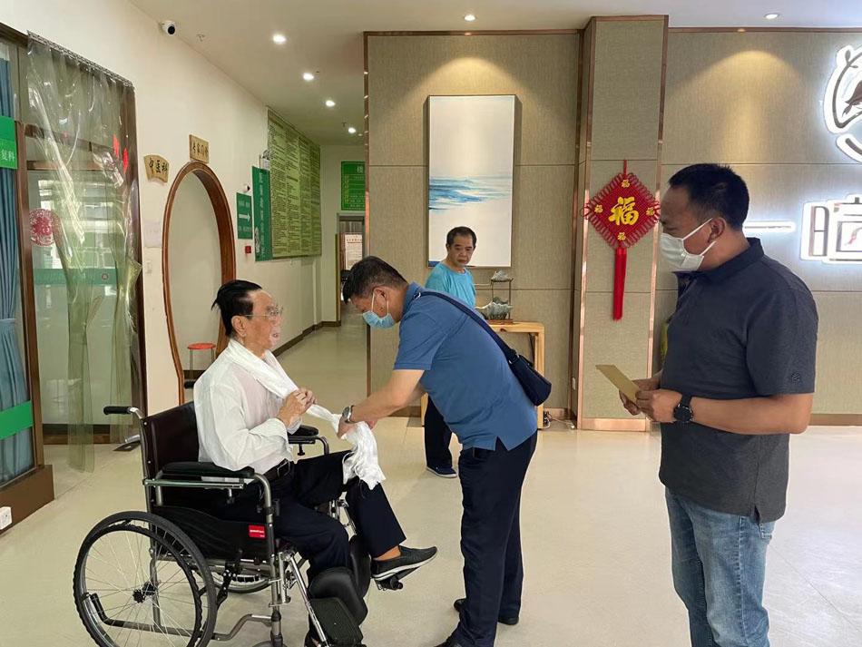 走访慰问老干部.jpg