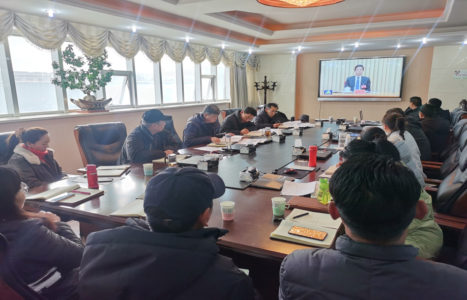 地质二队党委召开第十五次理论学习中心组学习会现场.jpg