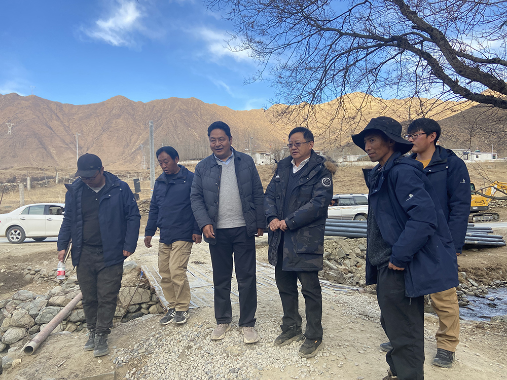 在拉孜作业点调研现场.jpg