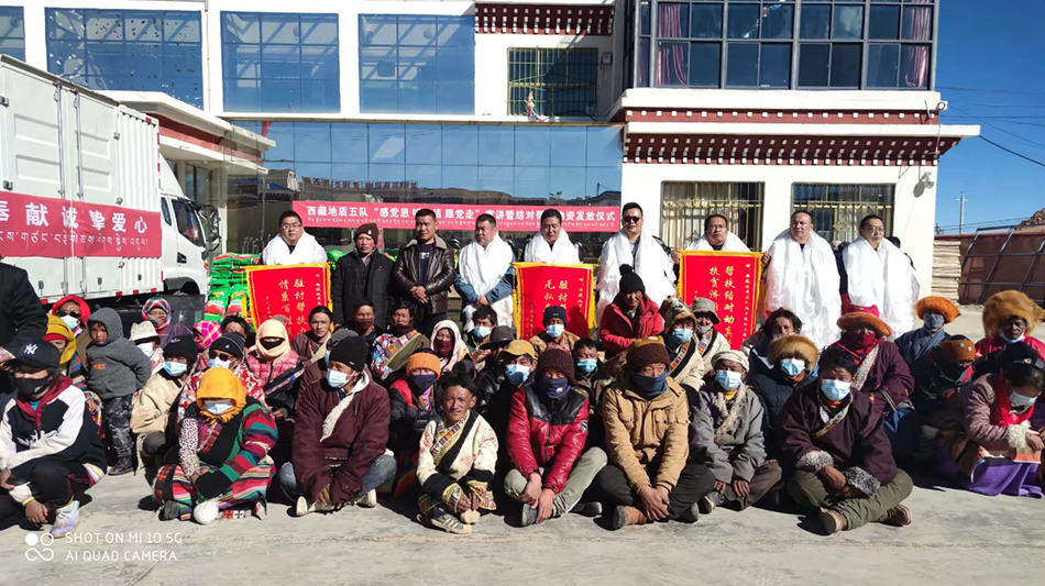 开展“感党恩 听党话跟党走”宣讲暨结对帮扶物资捐赠活动.jpg