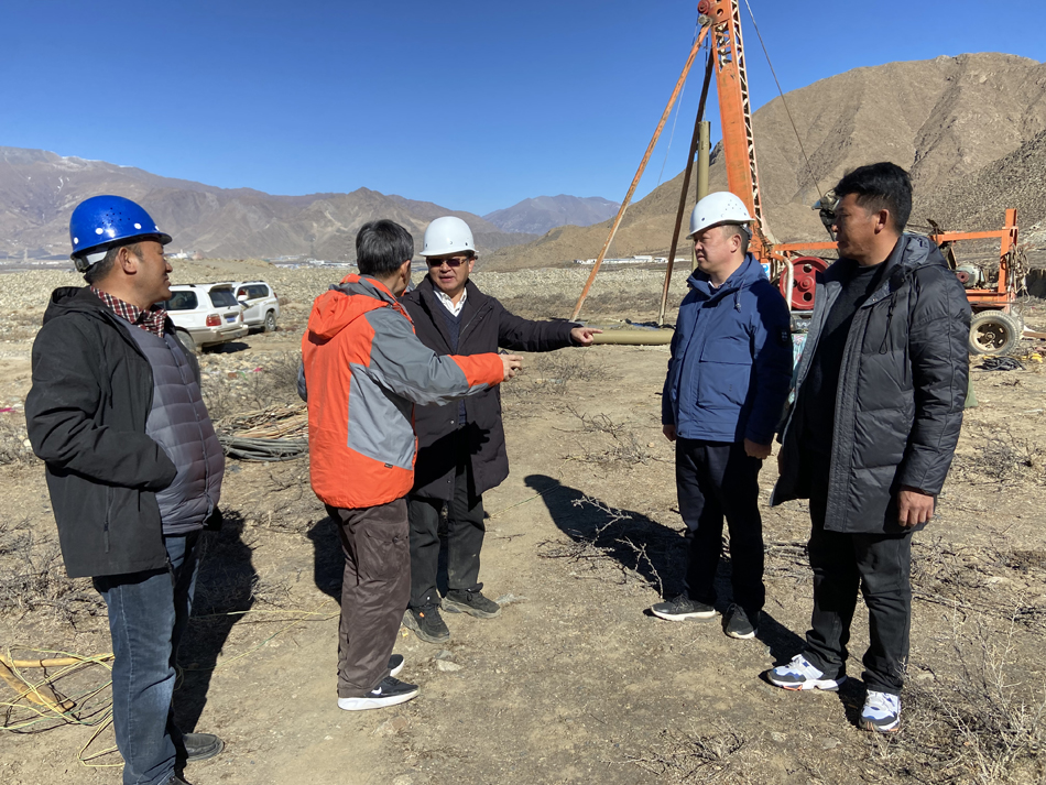 在地质二队工地调研现场.jpg